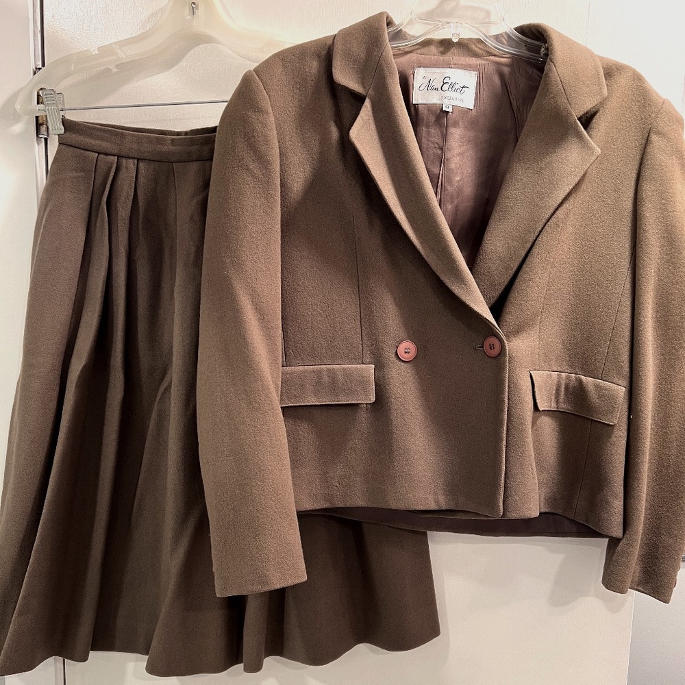 Size 8 Vintage Nan Elliot exclusive Wool Brown Cropped Blazer & Skirt Set